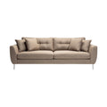 **Moderne beige bank met kussens en metalen poten**